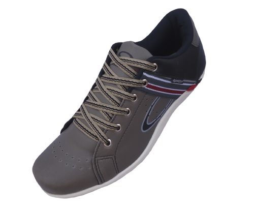 Sapatenis Oakley Marrom e Preto
